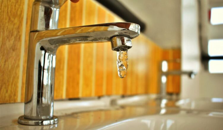 Astuces naturelles pour un évier débouché en un rien de temps