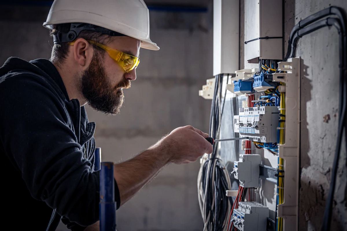 Comment bien choisir son électricien ? - Caidiya.com