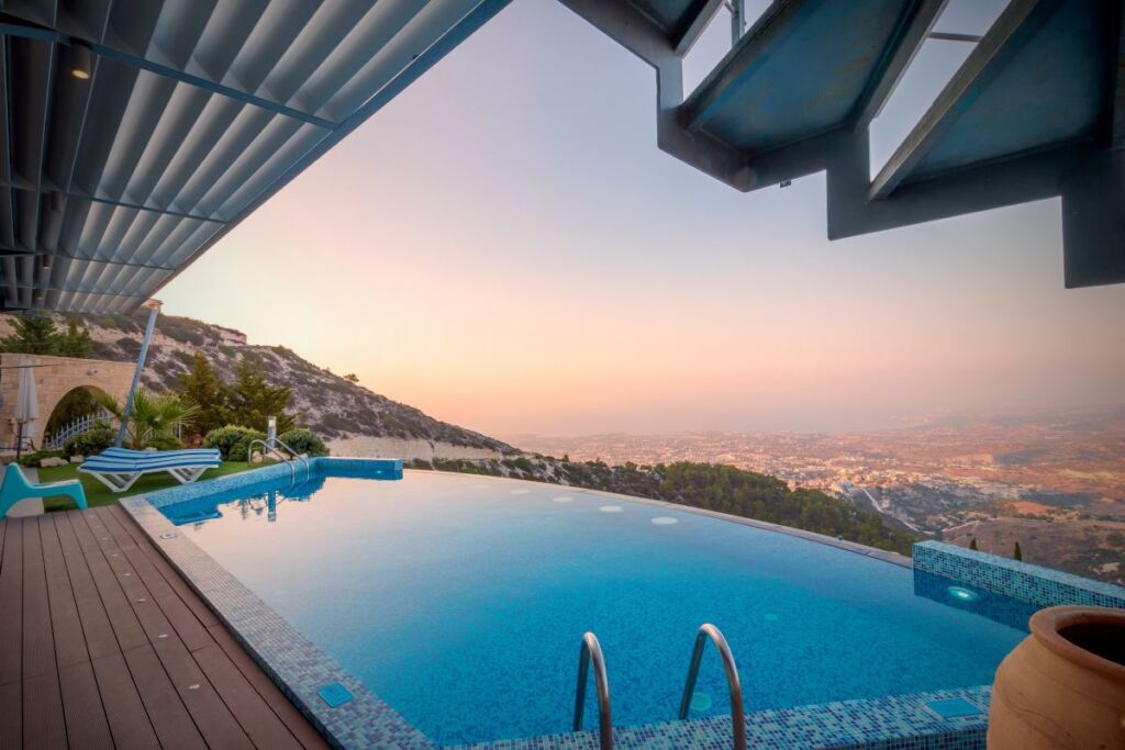 Pourquoi vous devriez déclarer votre piscine creusée à votre compagnie d&rsquo;assurance habitation ?