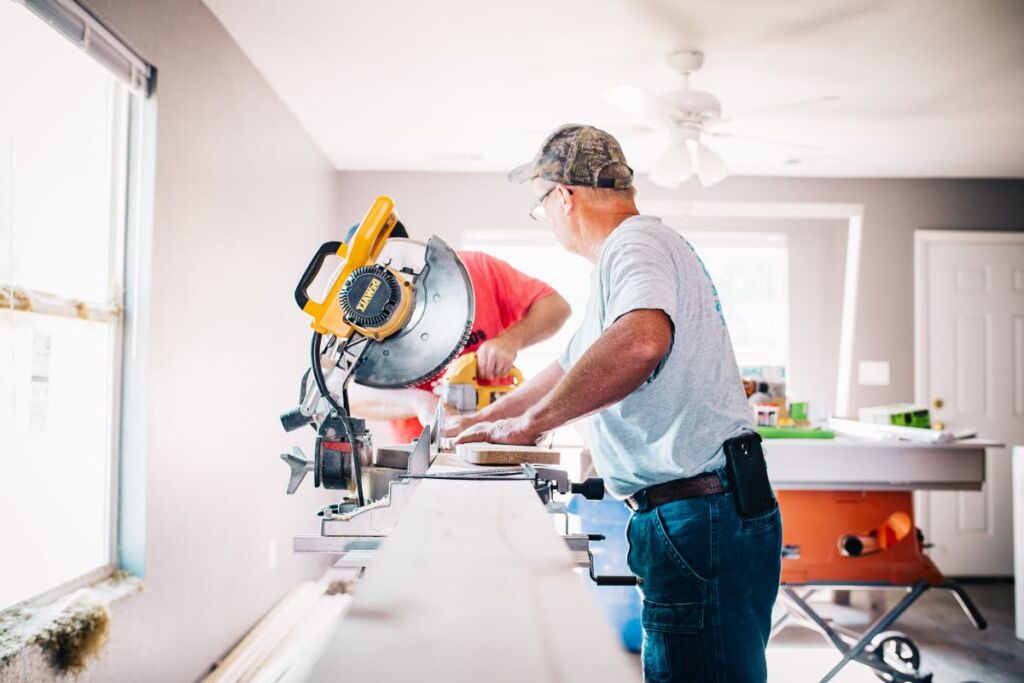 Travaux le week-end : horaires, règles et voisinage