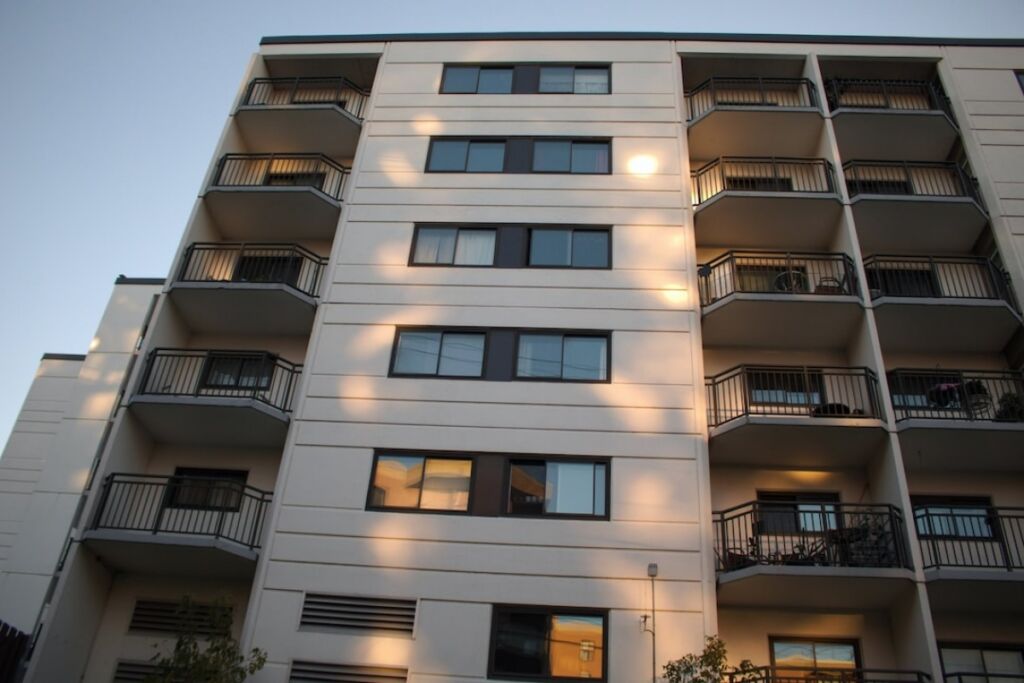 Comment casser un mur non porteur : guide pratique pour vos travaux